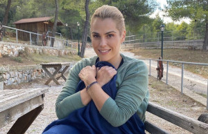 Τζένη Μπότση: Τα κιλά που έφερε η εμμηνόπαυση και η περιβόητη τηλεοπτική ατάκα της που η κόρη της μόλις ανακάλυψε!
