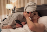 Τι είναι η στάση «Snow Angel» για καυτές χειμωνιάτικες νύχτες;