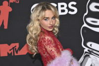 Sabrina Carpenter: Η... υπόγεια αναφορά της στην Britney Spears στα VMAs