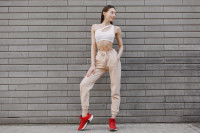 Πώς θα φορέσεις φόρμες χωρίς να χάσεις το στυλ σου; Πάρε inspo και από τις Ελληνίδες celebs