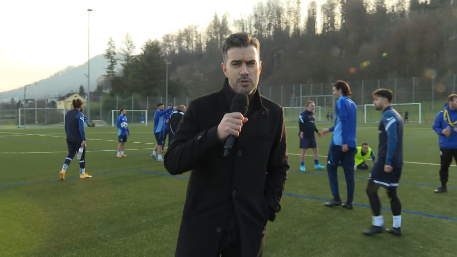 Όπου υπάρχει Ελλάδα: Ο Γιάννης Τσιμιτσέλης συναντά την ποδοσφαιρική ομάδα FC HELLAS και προσπαθεί μάταια να προφέρει το όνομα του γηπέδου!