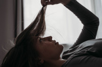 Μήπως χάνετε τα μαλλιά σας; Αυτή η πολύ δημοφιλής θεραπεία μπορεί να παίζει ρόλο