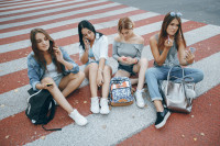 Οι 5 μεγάλες προκλήσεις που διαμόρφωσαν και διαμορφώνουν τις αξίες της Gen Z