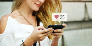 5 λόγοι για τους οποίους κάποιος κάνει like στη δική του φωτογραφία στα social media