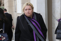 Καίτη Φίνου: «Πέθανε» τη Χρυσούλα Διαβάτη και ο σύζυγος της ηθοποιού ξέσπασε λέγοντας πως «είναι η εποχή της ηλιθιότητας»