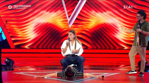 The Voice: Στα πατώματα ο Καπουτζίδης για να χορέψει το My Number One η Παπαρίζου! Η επική αναπαράταση της χορογραφίας της Eurovision