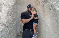 Δημήτρης Αλεξάνδρου: Θα σε εκπλήξει το «μαγικό αντικείμενο» που κάνει τον Πάρη να πηγαίνει σχολείο χωρίς γκρίνια