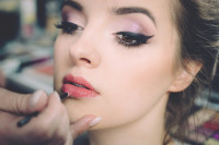Unapproachable makeup; Ναι, στο TikTok η τάση στο μακιγιάζ σε θέλει να φωνάζεις «μην πλησιάζετε»!