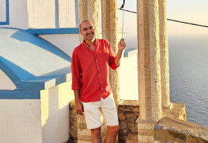 Θανάσης Αλευράς: Η συγκινητική κίνηση του Αρναούτογλου και η «πολιτική» κριτική για τη Eurovision