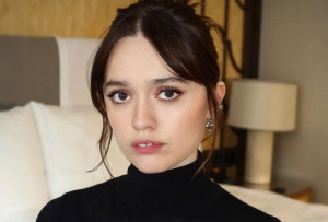 Η Aimee Lou Wood απαντά στο σκετς του SNL που κορόιδευε τα δόντια της