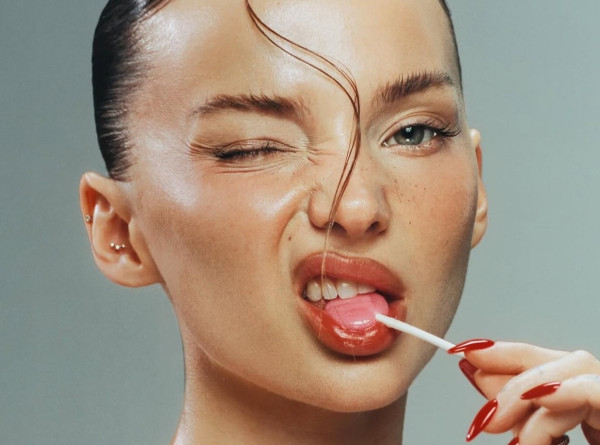 «Το φαινόμενο της εξάρτησης»: Όχι, το lip balm δεν είναι ιδανικό για να ενυδατώνει τα χείλη σας τον χειμώνα
