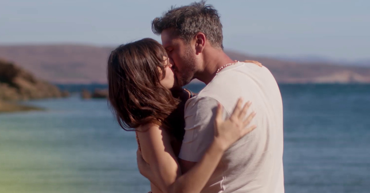 ΗΟΤΕΛ ΕΛVIRA: Ο Χάρι προσπερνάει το φιλί σαν να μην έγινε ποτέ