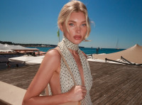 Η Elsa Hosk υιοθέτησε το no-pants trend a la Carrie Bradshaw