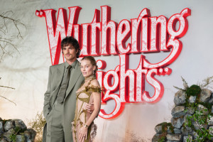 Wuthering Heights: Αυτά τα πέντε red flags μεταμφιέζονται σε δηλώσεις αγάπης στην ταινία