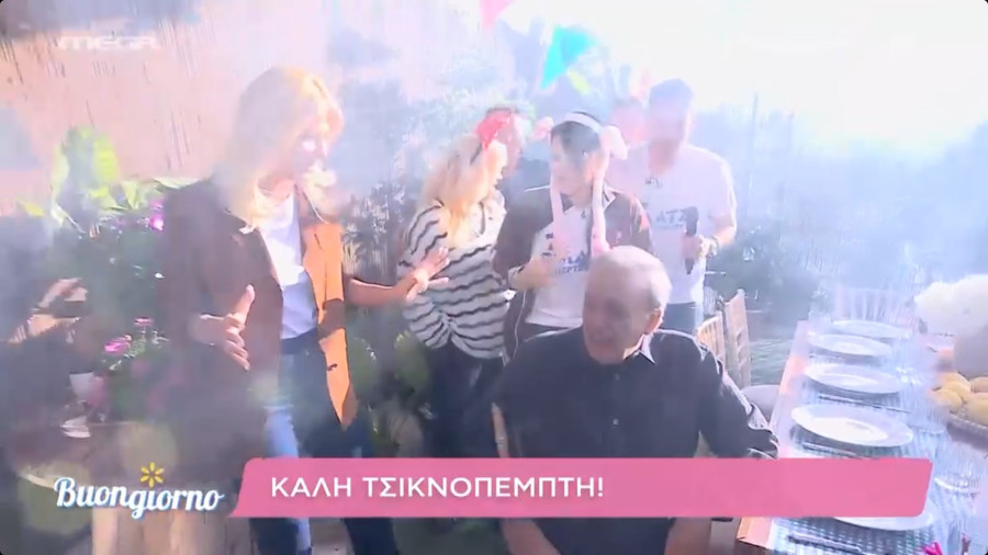 Τσικνοπέμπτη: Στρατηγική θέση δίπλα στην ψησταριά πήρε ο «σκίστης κρεάτων» Μικρούτσικος