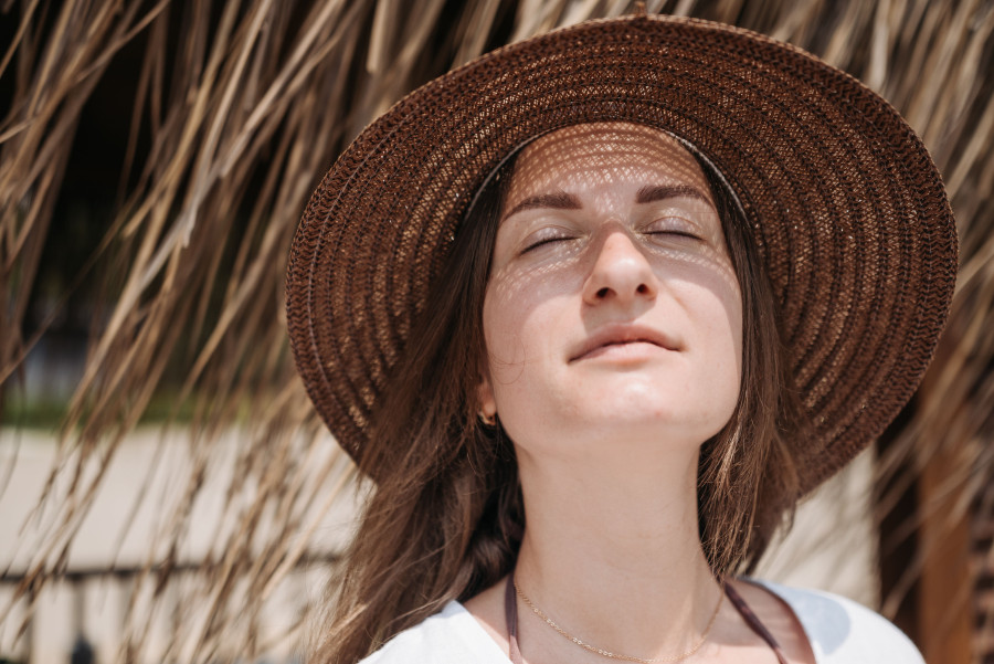 «Heat Aging»: Τι θα γινόταν αν η καλοκαιρινή ζέστη επιτάχυνε τη γήρανση όσο το κάπνισμα και το αλκοόλ;