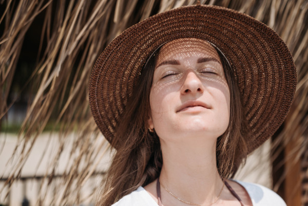 «Heat Aging»: Τι θα γινόταν αν η καλοκαιρινή ζέστη επιτάχυνε τη γήρανση όσο το κάπνισμα και το αλκοόλ;