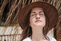 «Heat Aging»: Τι θα γινόταν αν η καλοκαιρινή ζέστη επιτάχυνε τη γήρανση όσο το κάπνισμα και το αλκοόλ;
