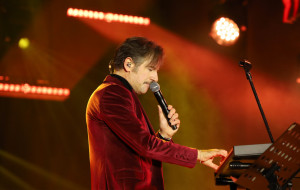 Κωστής Μαραβέγιας: Έπαθε Ρία Ελληνίδου… με κατάθλιψη! Τραγούδησε το «Κάτι ξέρεις» σε μελαγχολική version και τρέλανε το TikTok