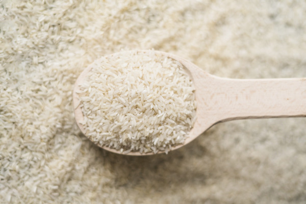 Πώς να χρησιμοποιήσεις το rice water toner για πιο φωτεινή και λεία επιδερμίδα
