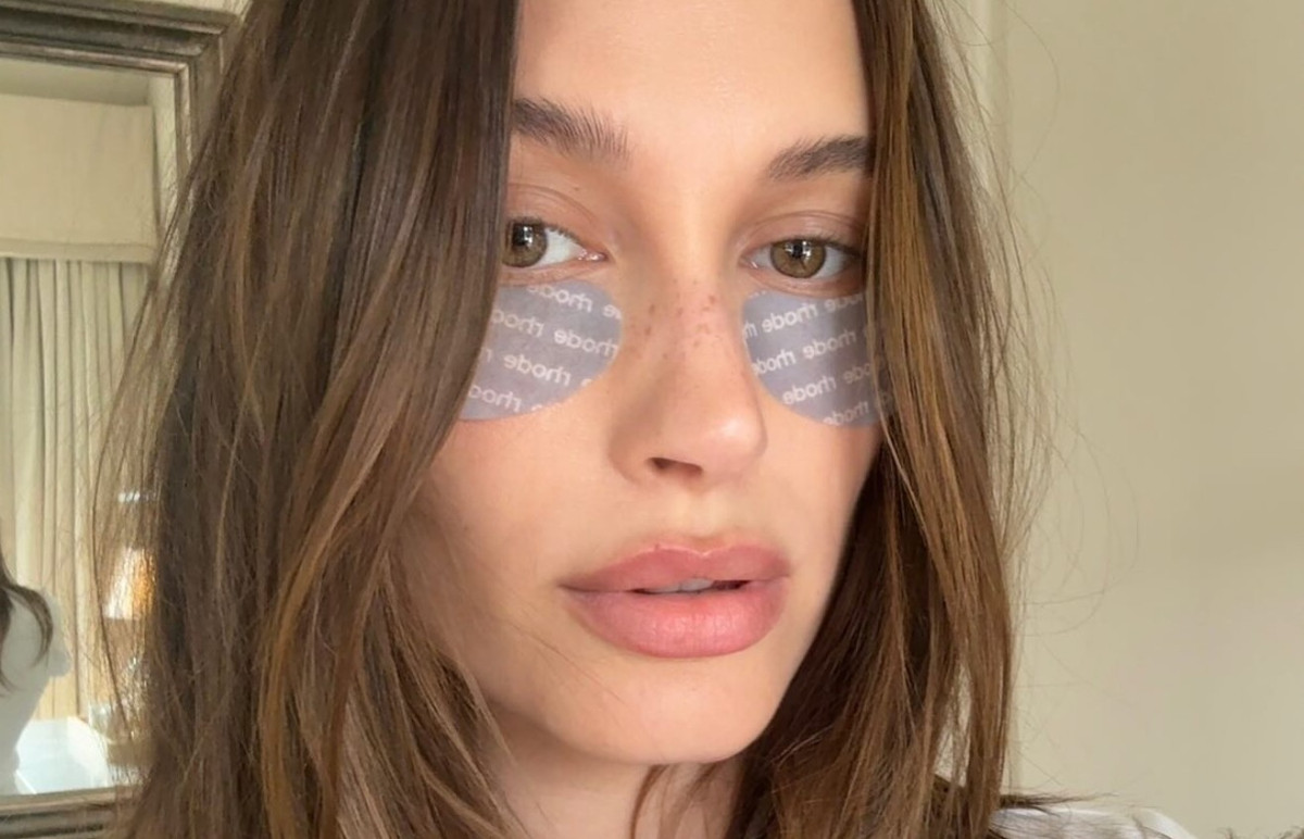 Τα peptide-packed eye patches της Rhode είναι σίγουρο πως θα γίνουν «It» girl essential