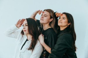 Η μαγεία του να μεγαλώνεις μαζί με τα ξαδέρφια σου και να μοιράζεσαι στιγμές που κρατούν για πάντα