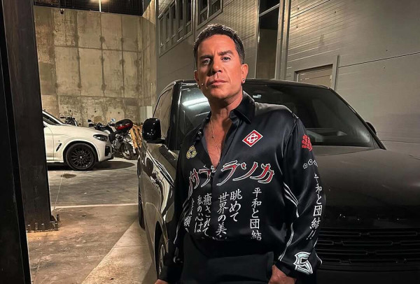 Γιώργος Μαζωνάκης: Sold out πρεμιέρα με δηλώσεις όλο νόημα - «Είμαι ο αληθινός»