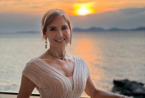 Μάρα Ζαχαρέα: Άφησε πίσω το δελτίο ειδήσεων και φόρεσε το μπικίνι της στην Πάρο