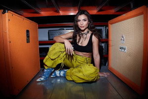 Ελευθερία Ελευθερίου: Τι να τον κάνει τον άντρα αφού μπορεί και μόνη της να αλλάξει λάμπα;