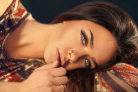 Bronzer ή blush πριν βάλεις concealer; Το makeup hack που φωτίζει τα μάτια σου