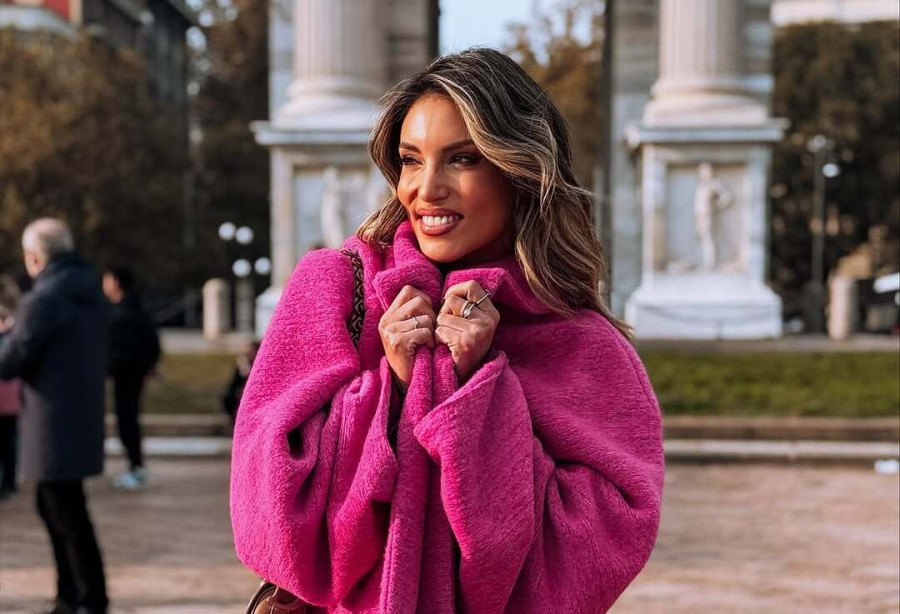 Αθηνά Οικονομάκου: Στόλισε το δέντρο μέχρι εκεί που φτάνει και άφησε τα «πάνω πάνω» για τον Τσερέλα