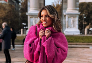 Αθηνά Οικονομάκου: Στόλισε το δέντρο μέχρι εκεί που φτάνει και άφησε τα «πάνω πάνω» για τον Τσερέλα