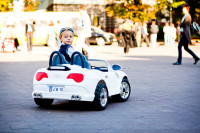 Νήπιο μπήκε σε λεωφόρο με το toy car του! Fast and furious kids edition