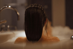 Ντους με φίλτρο: Η beauty τάση που υπόσχεται πιο λαμπερά μαλλιά και βελούδινη επιδερμίδα