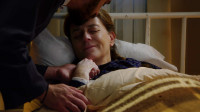 Άγιος Έρωτας: Η Πετρούλα αφήνει την τελευταία της πνοή στα χέρια του γιου της