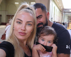 Τζούλια Νόβα: Μπήκε σε mode «όταν είσαι μανούλα αλλά δεν θέλεις με τίποτα να χάσεις το γλέντι»!