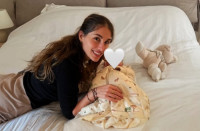 Παυλίνα Βουλγαράκη: Οι τρυφερές φωτογραφίες του παππού της να κρατά 3 γενιές γυναικών