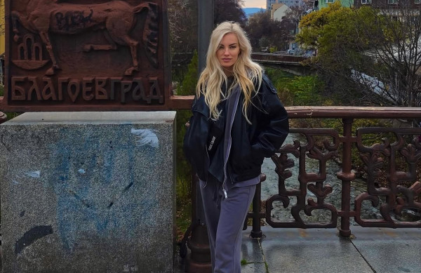 Τζούλια Νοβα: «Για χρόνια καταπιεζόμουν. Η προηγούμενη σχέση που είχα δεν με άφηνε να κάνω πράγματα, φοβόταν τα πάντα»