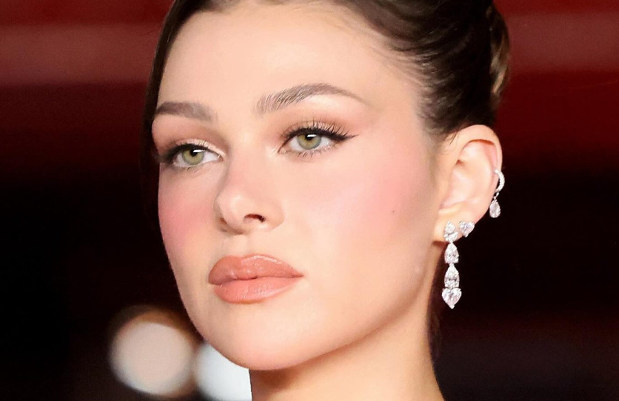 Για να αυξήσετε τον όγκο των χειλιών χωρίς να καταφύγετε σε χειρουργικές επεμβάσεις, αυτό το προϊόν ομορφιάς είναι το απόλυτο must-have της στιγμής