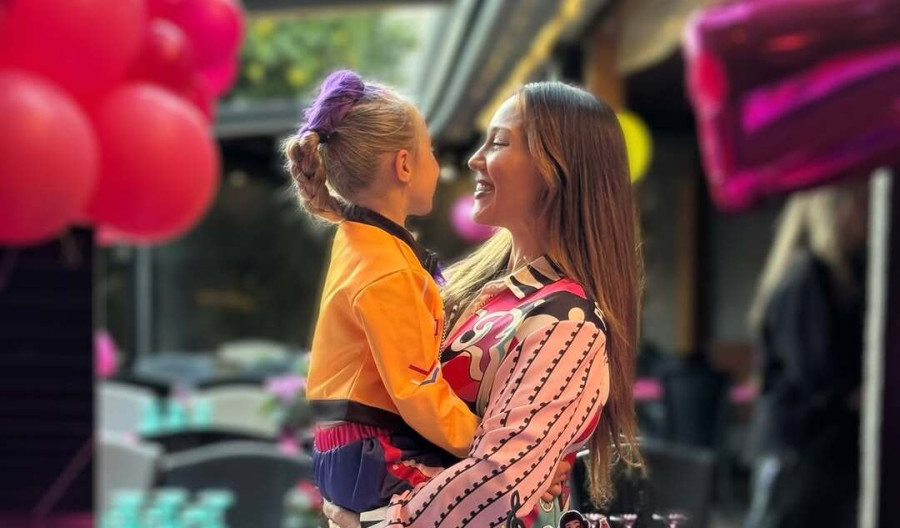 Πηνελόπη Αναστασοπούλου: Ετοίμασε για την Ηλέκτρα ένα birthday party με K-pop vibes που θα ζήλευε και το Netflix