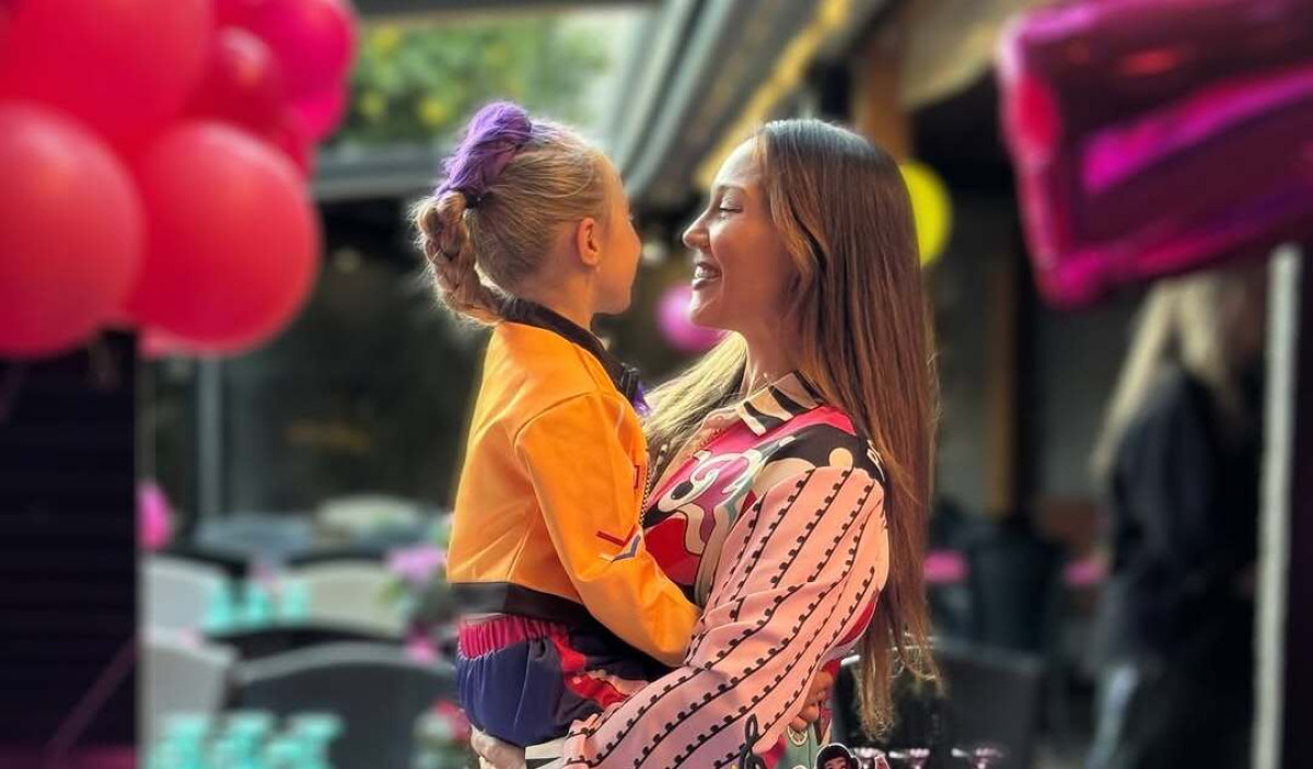 Πηνελόπη Αναστασοπούλου: Ετοίμασε για την Ηλέκτρα ένα birthday party με K-pop vibes που θα ζήλευε και το Netflix