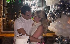 Δήμος Αναστασιάδης: Το πάρτι έκπληξη για τα γενέθλιά του που του ετοίμασε η Τζένη Θεωνά και γιόρτασε και τα δικά της