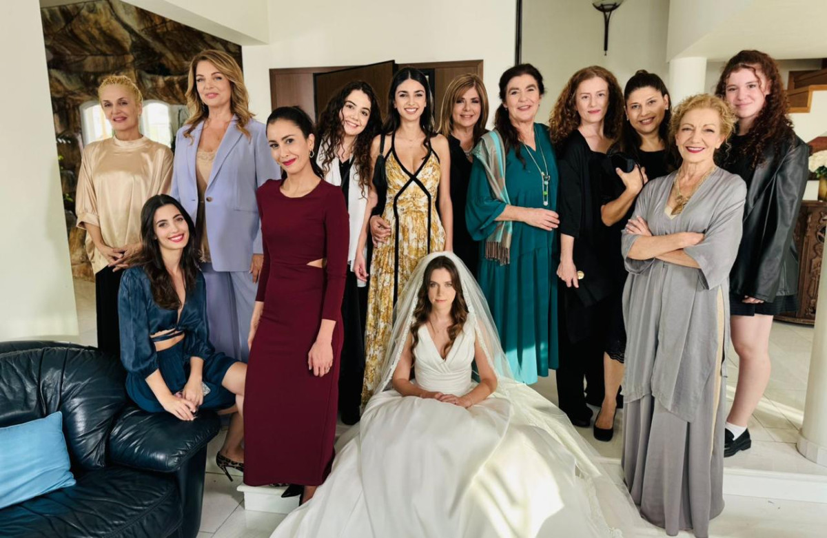 Η γη της ελιάς: Το μεγάλο κρητικό γλέντι για τον Παυλή και τη Δάφνη έχει μερικά... παρατράγουδα