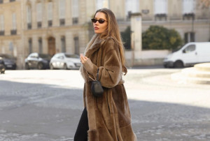 Τι είναι το tea latte, αυτή η απόχρωση του ξανθού εμπνευσμένη από το αγγλικό τσάι;