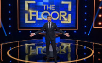 The Floor: Απόψε ο μεγάλος τελικός. Ποιος ή ποια θα κερδίσει το έπαθλο των 50.000 Ευρώ;