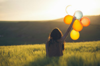 The Joy of Missing Out: Όταν το JOMO γίνεται πιο ελκυστικό από το FOMO