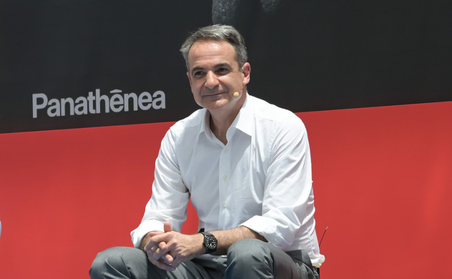 Κυριάκος Μητσοτάκης: Στα Χανιά με την οικογένειά του, αλλά ο νους του στη Madonna