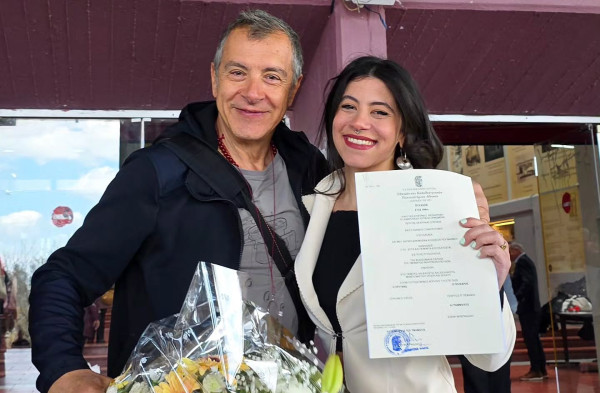 Σταύρος Θεοδωράκης: Περήφανος μπαμπάς, καμαρώνει το δεύτερο πτυχίο της κόρης του