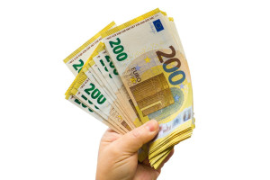 Ποιος ξόδεψε 300.000 ευρώ από την τσέπη του για να γυρίσει τη σειρά των ονείρων του;