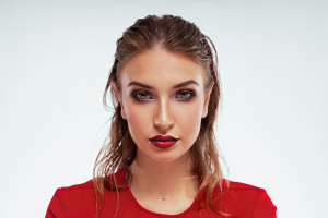 Grunge Glam: Η σκοτεινή λάμψη που επιστρέφει στα trends
